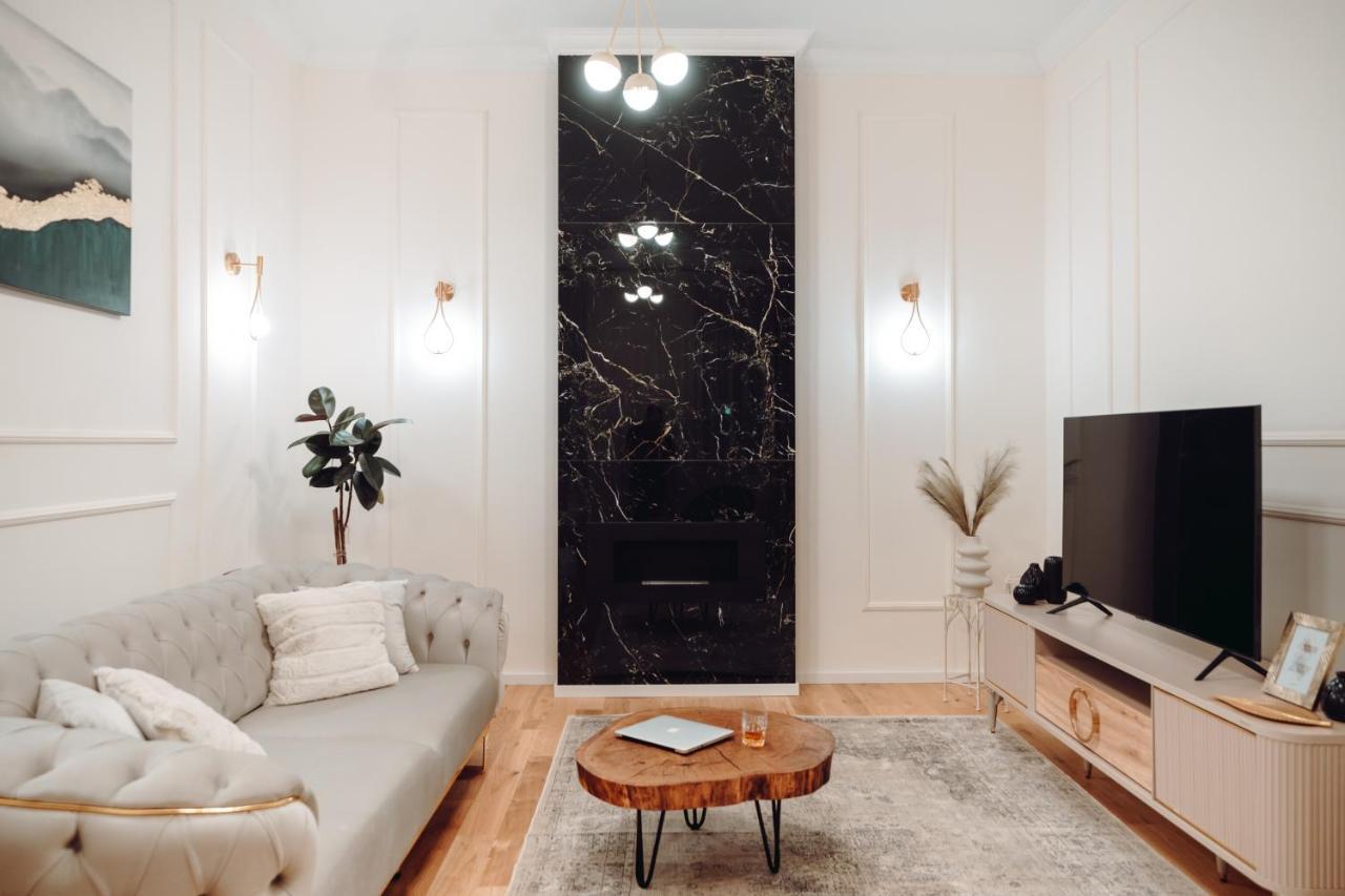 Fabulous And Fancy City Center Designer Apartment Kluż-Napoka Zewnętrze zdjęcie