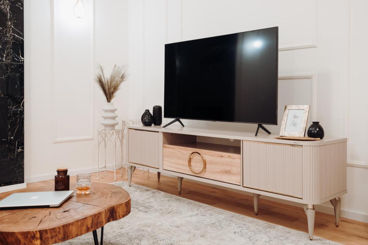 Fabulous And Fancy City Center Designer Apartment Kluż-Napoka Zewnętrze zdjęcie