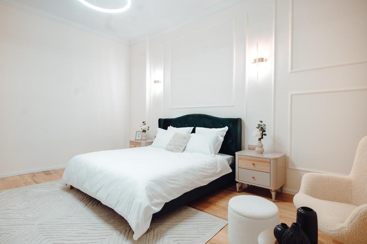 Fabulous And Fancy City Center Designer Apartment Kluż-Napoka Zewnętrze zdjęcie