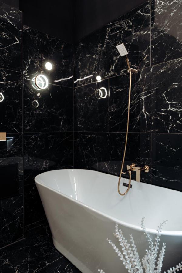 Fabulous And Fancy City Center Designer Apartment Kluż-Napoka Zewnętrze zdjęcie