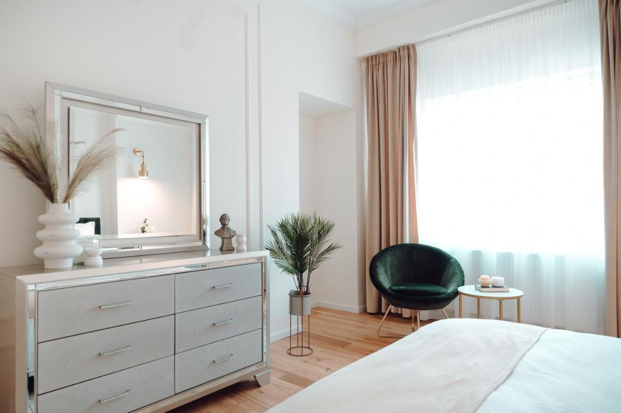 Fabulous And Fancy City Center Designer Apartment Kluż-Napoka Zewnętrze zdjęcie