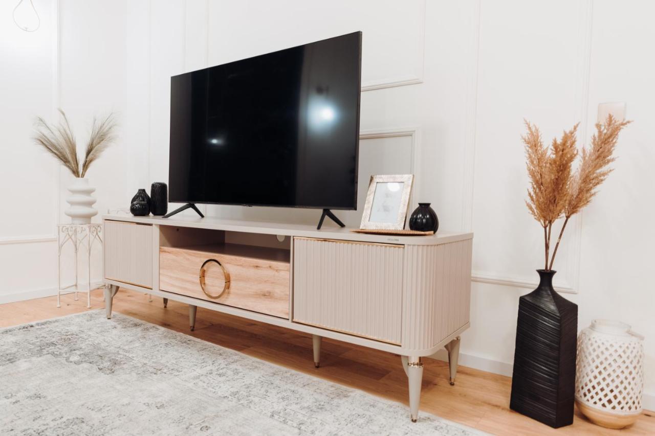 Fabulous And Fancy City Center Designer Apartment Kluż-Napoka Zewnętrze zdjęcie