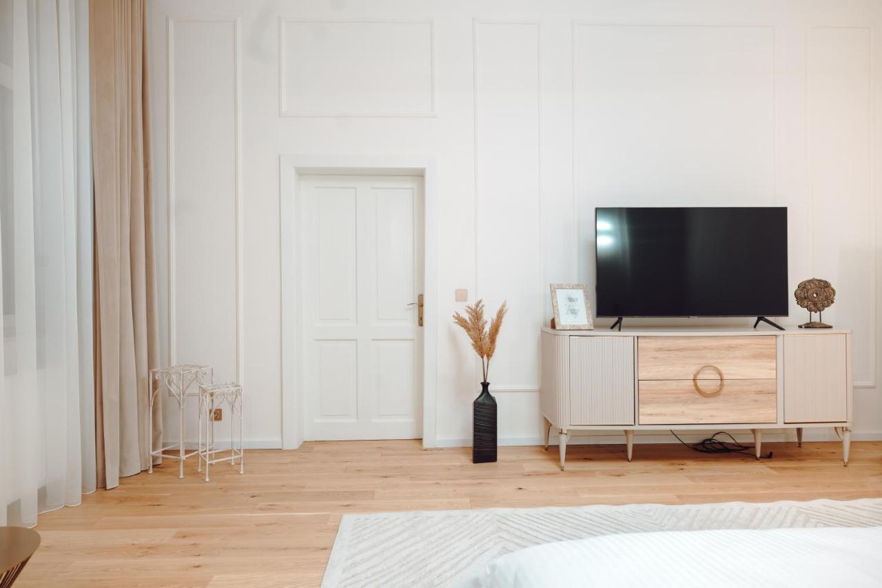Fabulous And Fancy City Center Designer Apartment Kluż-Napoka Zewnętrze zdjęcie