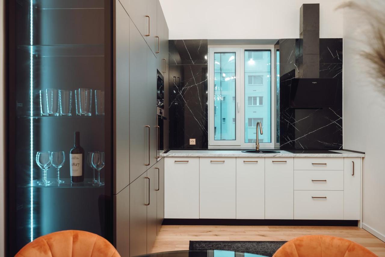 Fabulous And Fancy City Center Designer Apartment Kluż-Napoka Zewnętrze zdjęcie