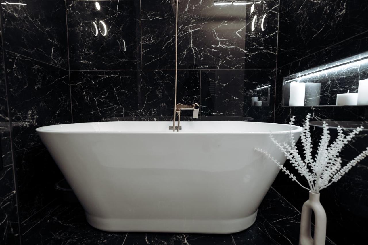 Fabulous And Fancy City Center Designer Apartment Kluż-Napoka Zewnętrze zdjęcie